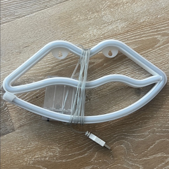 Pink Neon Lips Wall Light - Picture 2 of 2